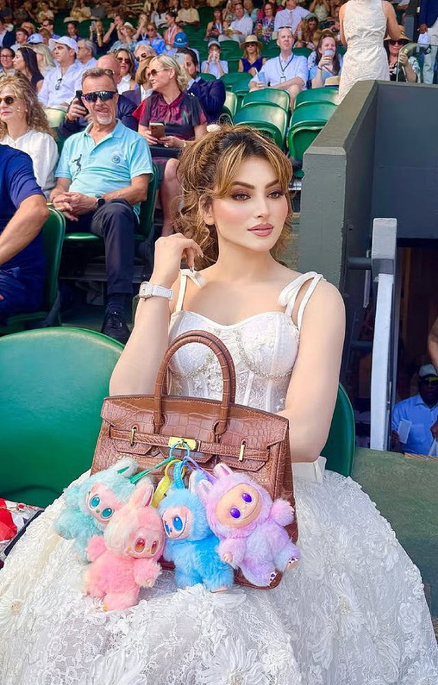 Labubu Premium Collector’s Edition – 100% Original (1 Random Color) – KSA Exclusive لابوبو إصدار جامعي فاخر – أصلي 100٪ (لون عشوائي واحد) – حصري في السعودية