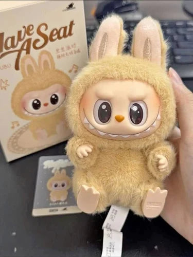 Labubu Premium Collector’s Edition – 100% Original (1 Random Color) – KSA Exclusive لابوبو إصدار جامعي فاخر – أصلي 100٪ (لون عشوائي واحد) – حصري في السعودية